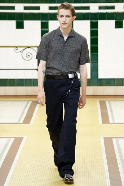 Look 17